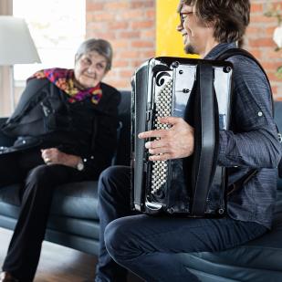 Musik für Pflegebedürftige: Neues Angebot für Gemeinden