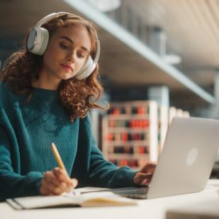 Neues Angebot: IT-Kurse für Gemeinden – online, kostenlos und im Selbststudium